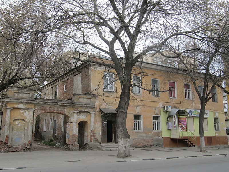 Саратовские чиновники пообещали к 1 апреля отремонтировать исторический дом, но СК юмора не понял и возбудил уголовное дело