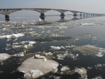 По саратовскому мосту будут ходить только автобусы