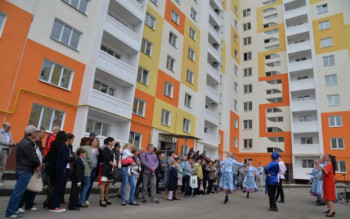 Новоселы Саратовской области, переехавшие из аварийного жилья, активно жалуются на качество квартир