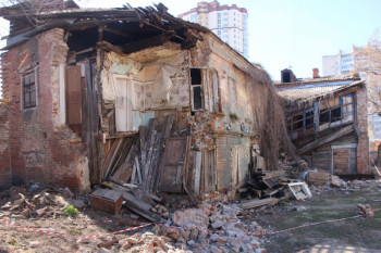 Снос аварийных домов в Саратове предложено остановить. Денег на исторические здания теперь не будет, вся надежда на волонтеров