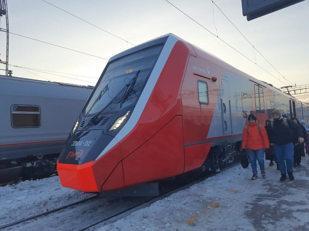 В Самаре вновь обсуждают электричку до Саратова. Смотрим, чем "Финист" отличается от "Лпсточки" 