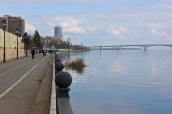 Турборежим: за полтора месяца на новой набережной в Саратове надо сделать дорогу, освещение, автополив, ограждение и поставить шезлонги