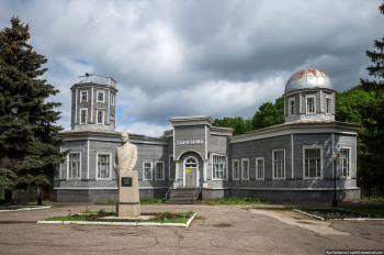 В Пензе достраивают новый планетарий, будет гагаринский тренажер и купол от ZEISS. Смотрим, что с саратовским космопарком