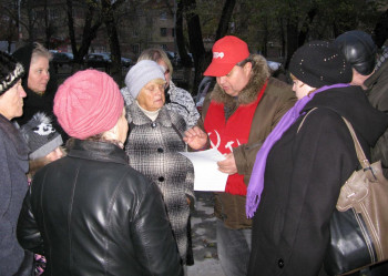 Митинг против строительства церкви в сквере в Заводском районе Саратова закончился мирно