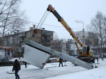 Саратовский МУП «Городской центр размещения рекламы» щедро давал взаймы и не следил за билбордами