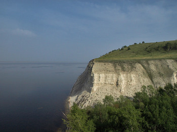 На простор речной волны