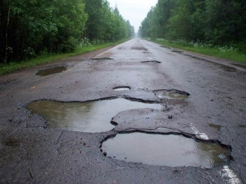 Худшие из худших: Саратовская область — в ТОП-3 регионов с самыми плохими дорогами, в соседней Пензе они в 5 раз лучше