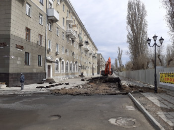 Деревья рубят, по дорожкам гоняют экскаваторы: ремонт Набережной Космонавтов обсудят завтра на площадке саратовского минстроя