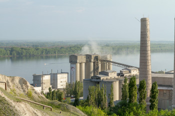 На цементном заводе в Вольске не будут сжигать мусор, но хотели бы. Если владельца во Франции не закроют за поддержку ИГИЛ