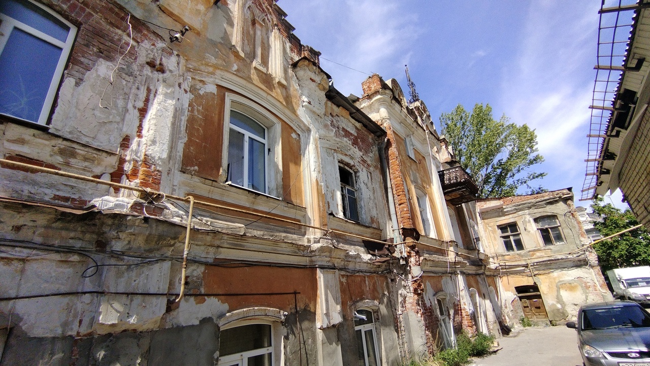 Любовь к родному пепелищу: памятники культуры в Саратове лежат в руинах.  Чем будет хвастаться Владимир Мухин столичным гостям | Бизнес-вектор