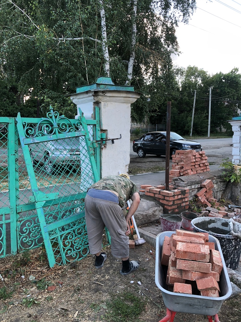 В Хвалынске собственник и экс-облдеп восстанавливают руинированный дом на  набережной | Бизнес-вектор